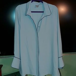 Chico's elegant buttoned shirt